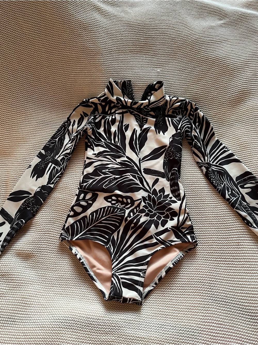 Mott50 Black & White Long-Sleeve Kids Rashguard Swimsuit